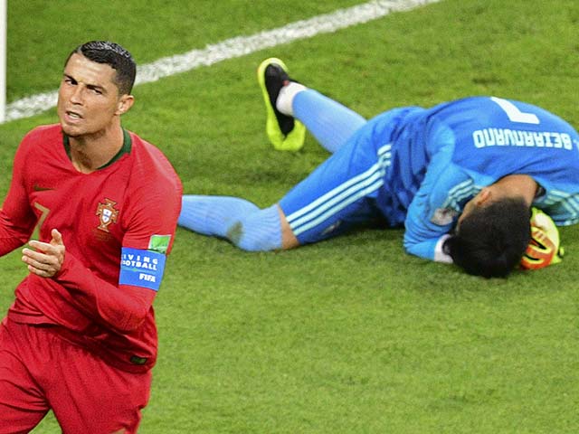 Bóng đá - Thủ môn ném bóng xa kỷ lục được Guinness vinh danh, từng khiến Ronaldo ôm hận