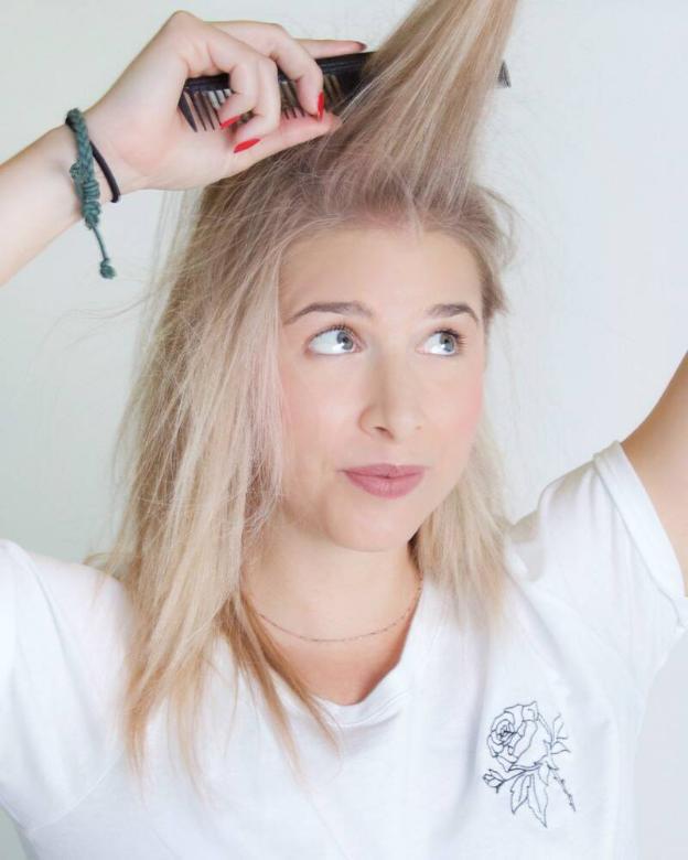 Chải ngược là thói quen không tốt cho sức khỏe của tóc?