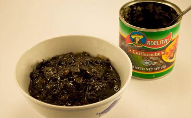 Nếu không mua được Huitlacoche tươi ngoài chợ, bạn có thể dễ dàng tìm thấy Huitlacoche dưới dạng tươi hoặc đóng hộp đông lạnh trên khắp Mexico với giá chỉ 15 USD - 30 USD/hộp 380gram (350.000 đồng - 680.000 đồng)
