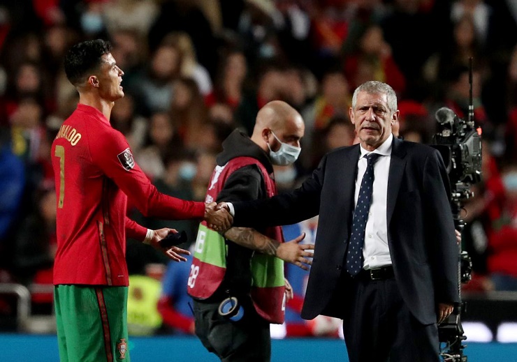 Santos bác bỏ mâu thuẫn với Ronaldo