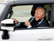 Tổng thống Joe Biden "thốc ga" bán tải khiến vệ sĩ "thót tim"