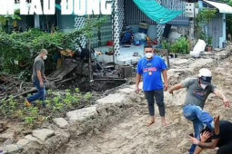 Pháp luật - CLIP: Côn đồ ngang nhiên đập phá nhà dân khi tranh chấp đất