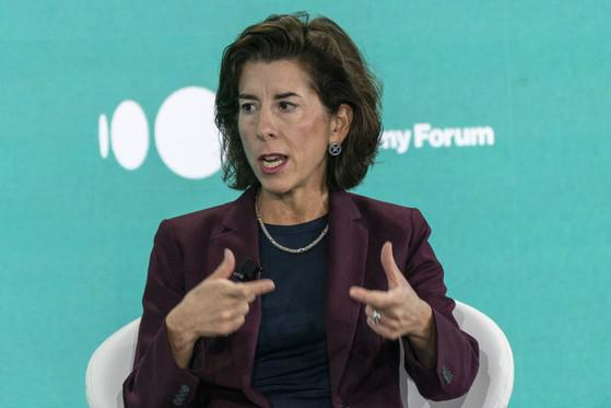 Bộ trưởng Bộ Thương mại Mỹ&nbsp;Gina Raimondo. Ảnh: Bloomberg