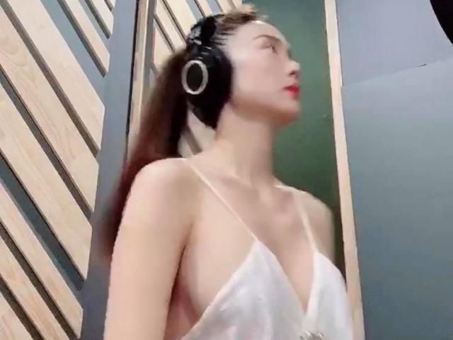 Thời trang - Minh Hằng mê mệt "váy sợi chỉ" tôn vẻ nữ tính