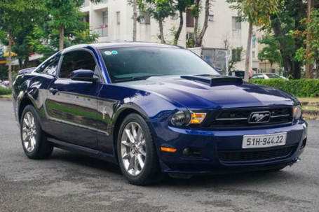 "Chủ tịch cà phê" Đặng Lê Nguyên Vũ tậu Ford Mustang đời 2010