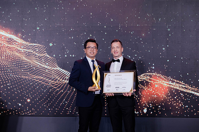 Đại diện Tập đoàn Danh Khôi nhận giải thưởng “Best Residential Development (Quy Nhon) - Dự án nhà ở tốt nhất (Quy Nhơn)