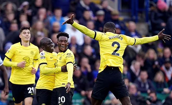 Rudiger ăn mừng bàn thắng của Kante ở trận gặp Leicester