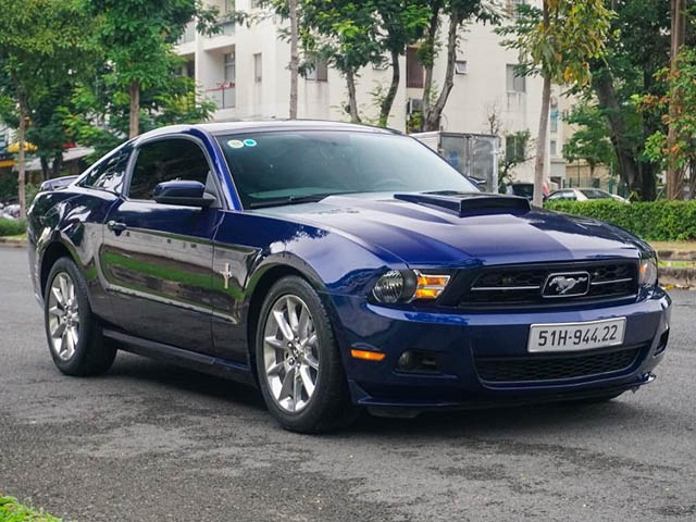 Tin tức ô tô - "Chủ tịch cà phê" Đặng Lê Nguyên Vũ tậu Ford Mustang đời 2010