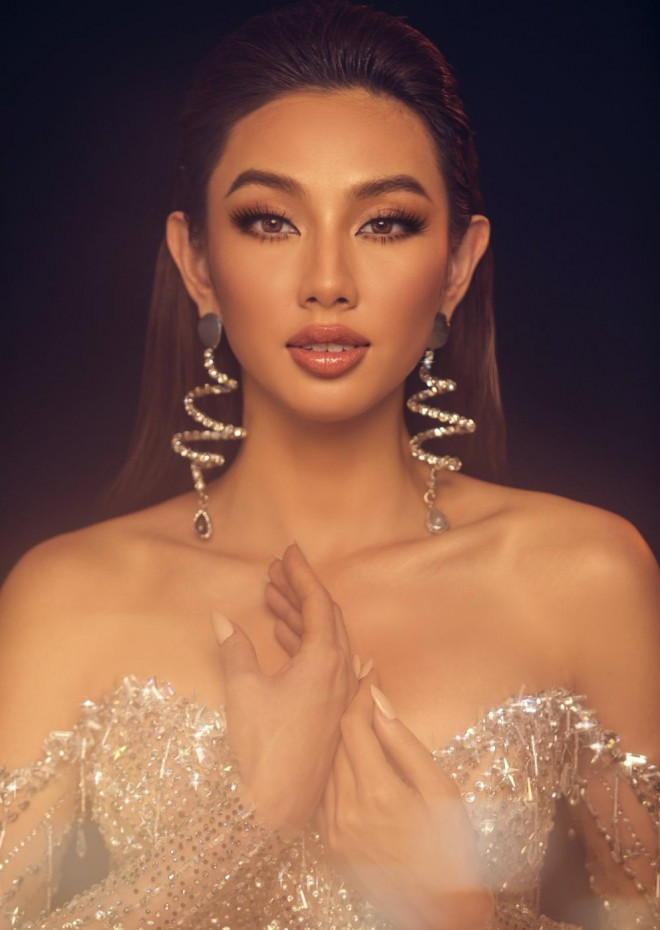 Thùy Tiên khoe váy dạ hội lấy cảm hứng từ dải ngân hà cho Bán kết Miss Grand International - 4