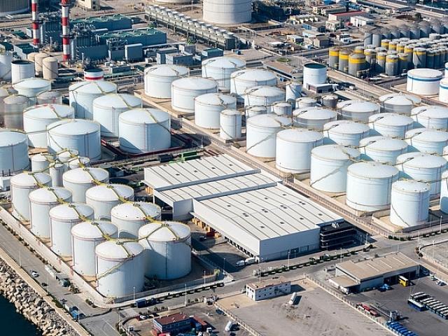 Thị trường - Tiêu dùng - Vì sao Mỹ phải “dốc hầu bao” giải phóng 50 triệu thùng dầu dự trữ chiến lược?