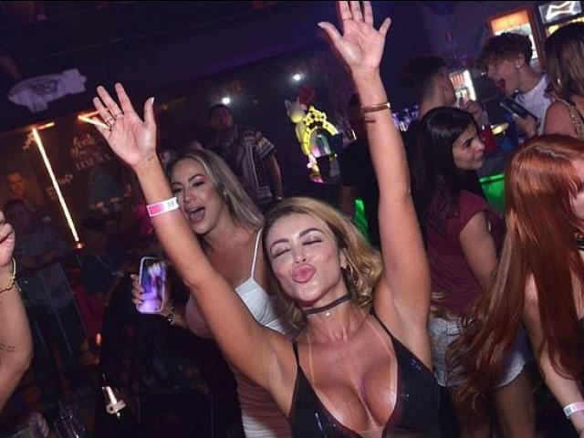 Phi thường - kỳ quặc - Cô gái tự kết hôn với chính mình, 3 tháng sau lại đòi ly dị