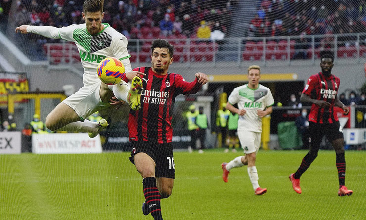 AC Milan đánh mất lợi thế dẫn bàn quá nhanh chóng khi đối đầu Sassuolo ở sân nhà San Siro