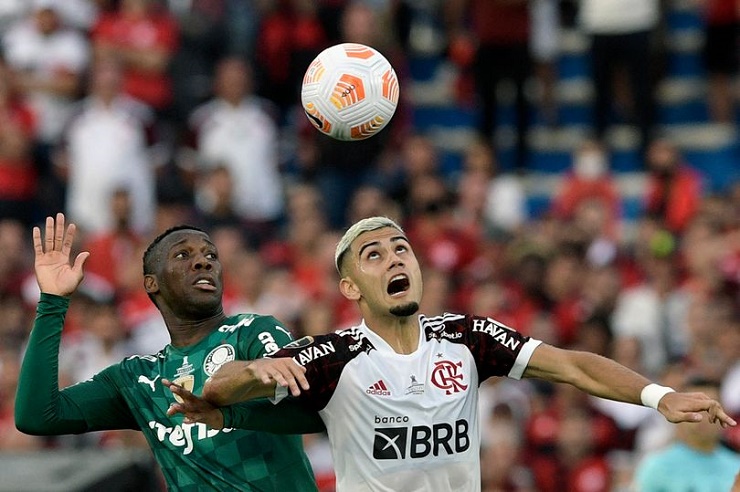 Pereira (áo trắng) trở thành tội đồ khiến&nbsp;Flamengo thua&nbsp;Palmeiras