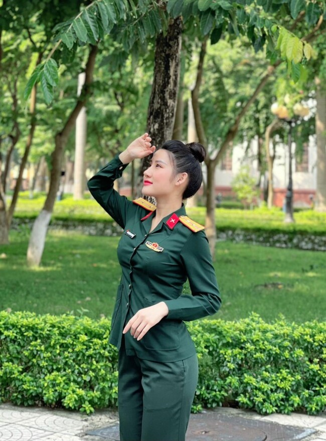Nhập ngũ từ năm 2013, Nguyễn Đặng Anh Phương hiện đang giữ cấp bậc Trung úy.
