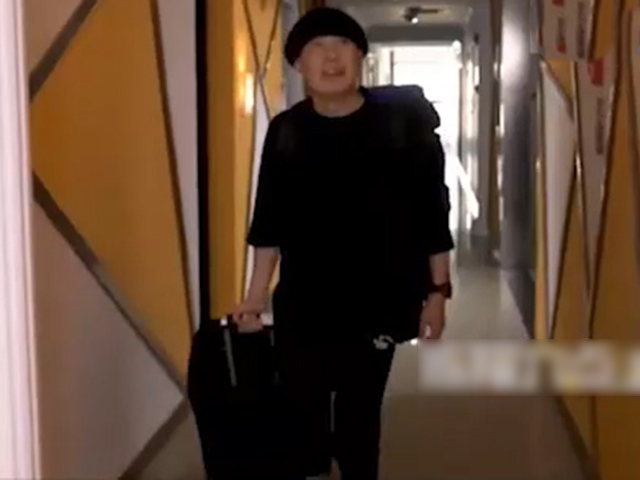 Clip hài hước - Chàng trai 10 năm không về nhà mà quên luôn mặt của bố mẹ