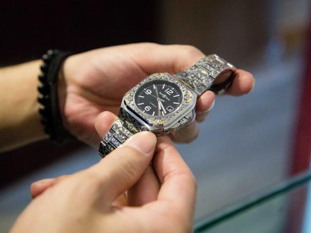 Thị trường - Tiêu dùng - Những chiếc đồng hồ "chỉ có một trên thế giới" được tạo ra như thế nào tại Hà Nội?