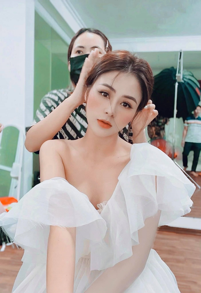 Chẳng những xinh đẹp, diễn xuất tốt, Lương Thu Trang còn tạo được dấu ấn với phong cách thời trang quyến rũ.
