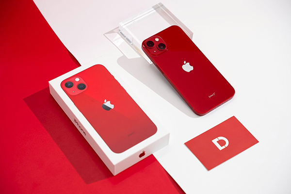 iPhone 13 và iPhone 13 mini có thiết kế cạnh phẳng và các góc được làm bo tròn sang trọng