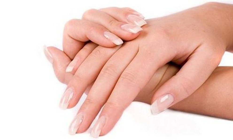 Ngón tay sưng to, cô gái trẻ ngỡ ngàng khi biết bị ung thư phổi - 1