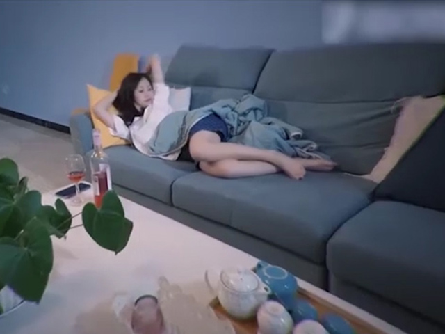 Cười 24H - Kẻ lạ đột nhập vào nhà gái xinh nhận ngay cái kết cay đắng