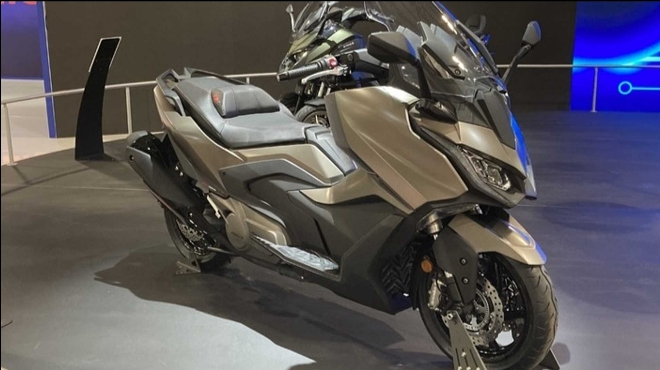 Kymco AK550