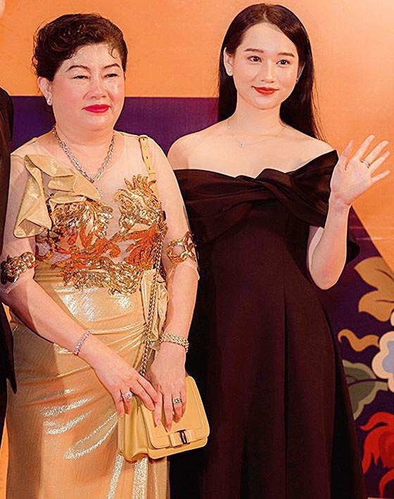 Nhà sản xuất Dung Bình Dương và Trúc Anh dự "Liên hoan phim Việt Nam" lần thứ 22 vừa diễn ra tại Huế