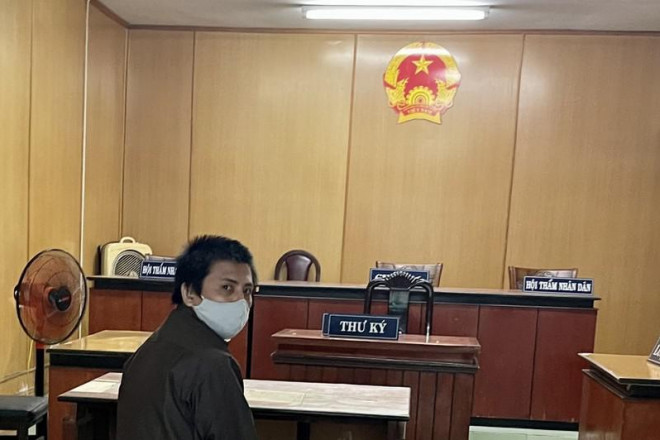 Bị cáo Nguyễn Phước Quang tại tòa. Ảnh: H.Yến
