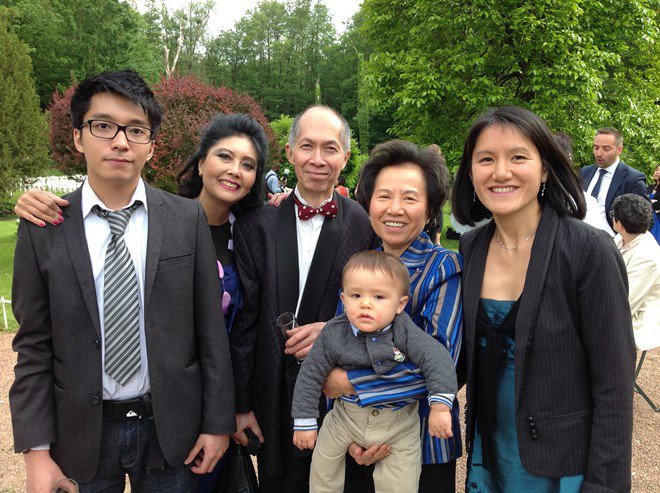 Danh ca Họa Mi cùng chồng và con, cháu