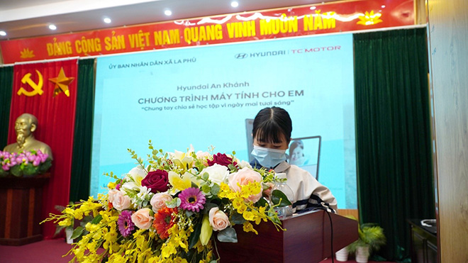 Hyundai An Khánh trao tặng máy tính bảng tới trẻ em khó khăn tại La Phù, Hoài Đức, Hà Nội. - 4