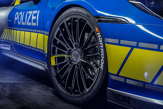Porsche 911 Targa 4 độ khủng trở thành xe chuyên dụng cảnh sát - 6