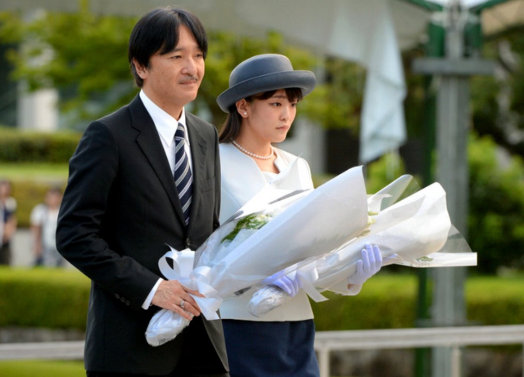 Thái tử Akishino và cô con gái Mako (ảnh: Daily Mail)