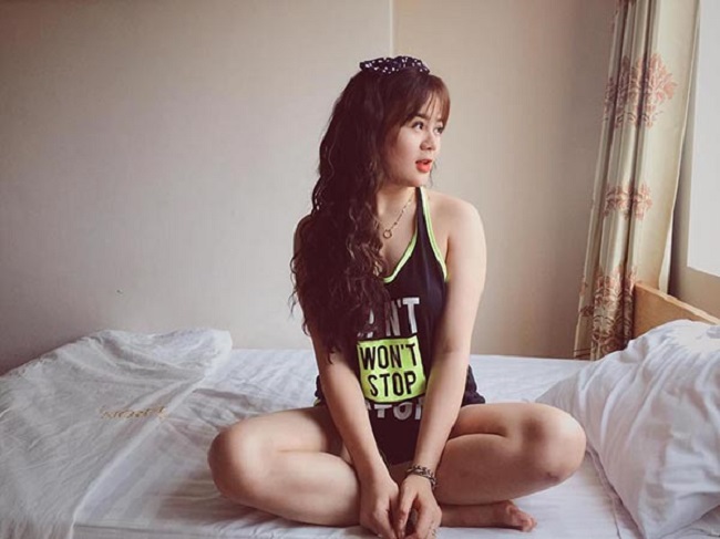 Sau khi giảm cân thành công, Trang Moon ưa chuộng phong cách thời trang trẻ trung, hiện đại.
