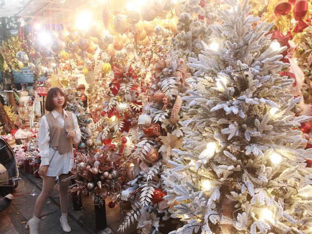 Tin tức trong ngày - Hà Nội: Phố Hàng Mã huyền ảo như "trong mơ" trước thềm Giáng sinh