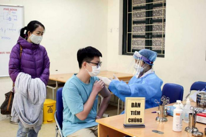 Tiêm vaccine phòng Covid-19 cho học sinh tại Hà Nội