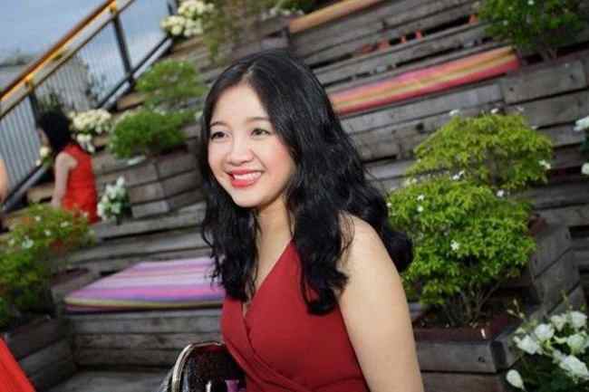 Bà Ngọc Loan sở hữu lượng cổ phiếu khổng lồ lên tới hơn 740 tỷ đồng và được xếp hạng thứ 21 trong danh sách những người giàu nhất thị trường chứng khoán.
