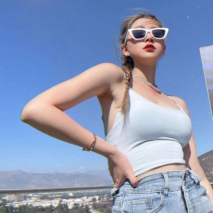 Blogger nổi tiếng có khuôn mặt ngây thơ nhưng vóc dáng nóng bỏng khó cưỡng - 2