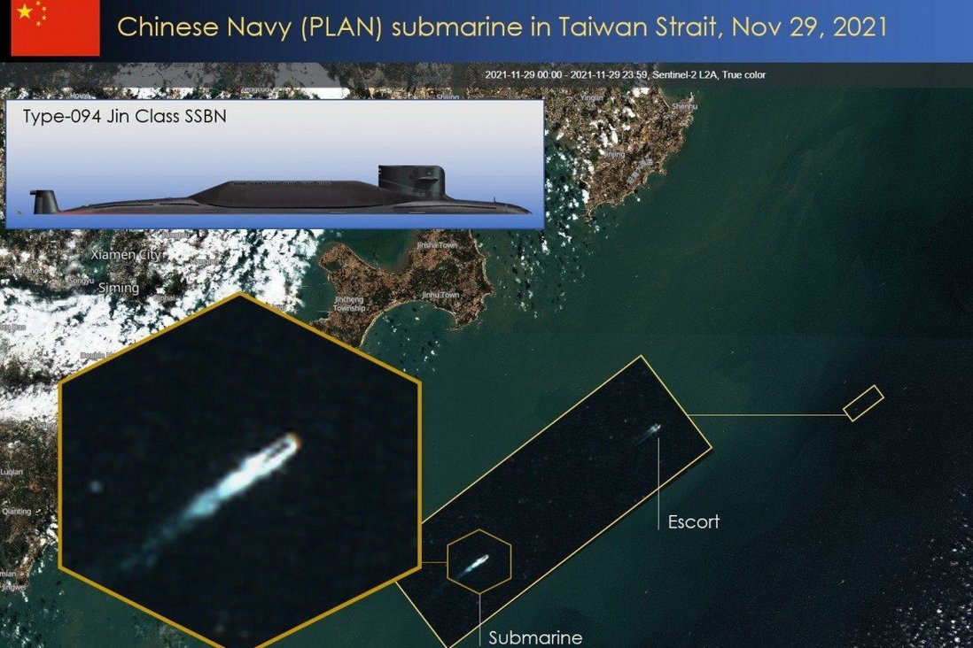 Ảnh vệ tinh chụp tàu ngầm hạt nhân Type 094 nổi khi di chuyển qua eo biển Đài Loan.