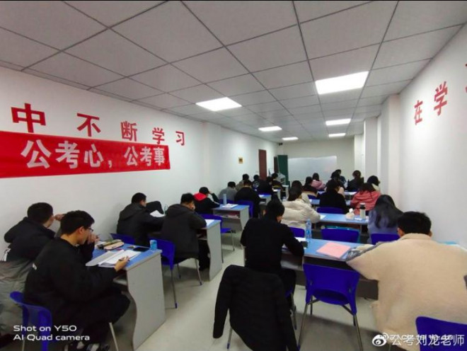 Hơn 2,12 triệu ứng viên đăng ký tham gia kỳ thi tuyển công chức năm nay. (Ảnh: Weibo)