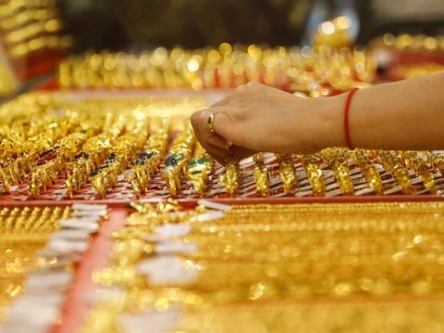 Kinh doanh - Giá vàng hôm nay 2/12: Vọt tăng rồi sụt giảm, chuyên gia dự đoán gây sốc