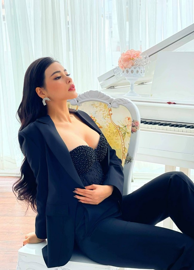 Việc chụp hình phản cảm của Trần Mai Hương nhận về nhiều chỉ trích từ cộng đồng mạng.
