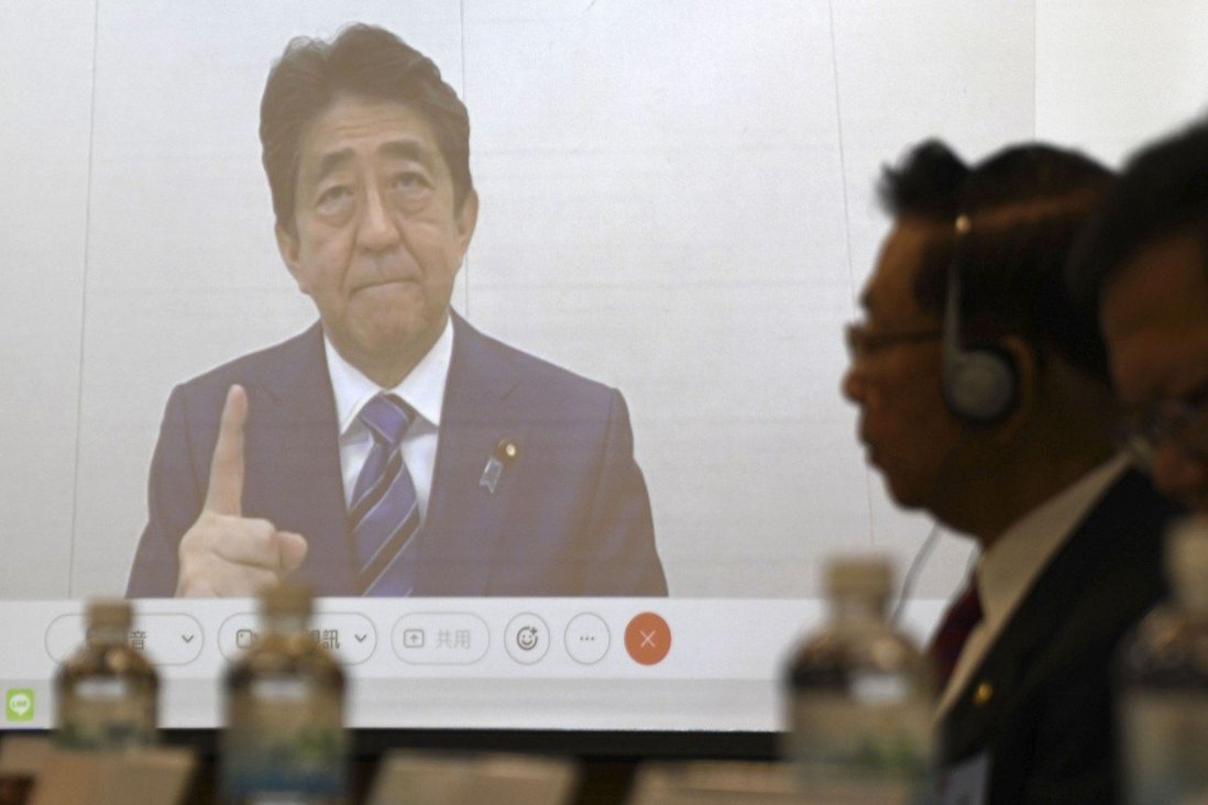 Cựu Thủ tướng Nhật Bản Shinzo Abe tham gia diễn đàn trực tuyến vào ngày 1.12.