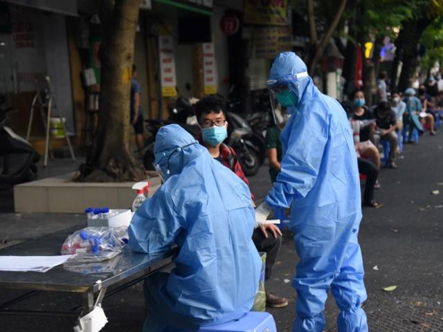 Tin tức trong ngày - Hôm nay, Hà Nội thêm 161 ca dương tính với SARS-CoV-2 trong cộng đồng