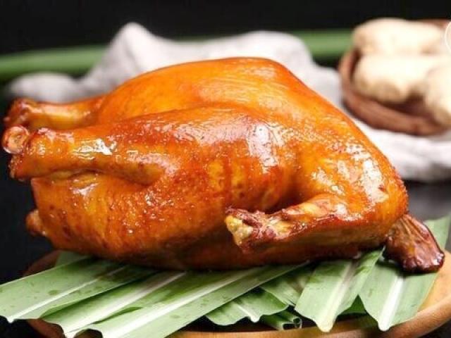 Ẩm thực - Gà hun khói nguyên con: Cách làm đơn giản, thơm ngào ngạt, vị ngon mê mẩn