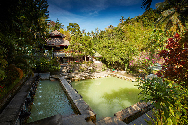 Suối nước nóng Banjar, Bali, Indonesia: Suối nước nóng Banjar nằm ở vùng cực Bắc của hòn đảo với hồ bơi riêng và khu vực bồn tắm nước nóng, spa cung cấp dịch vụ mát-xa và tẩy tế bào chết toàn thân cực kỳ lý tưởng.
