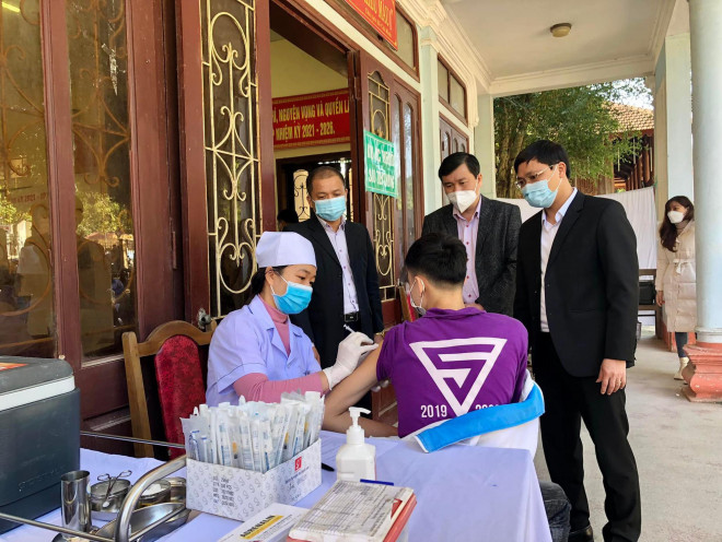 Tiêm vắc-xin cho học sinh trên địa bàn tỉnh Thanh Hóa