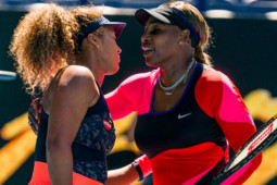Naomi Osaka cho Serena Williams "hít khói" về khả năng kiếm tiền