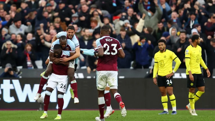 Chelsea thua ngược West Ham