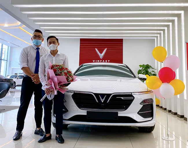 Hãng xe VinFast của tỷ phú Phạm Nhật Vượng tiếp tục mạnh tay giảm giá nhiều mẫu xe để cạnh tranh thị phần
