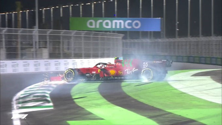 &nbsp;Sainz “bay” qua góc cua thứ 11