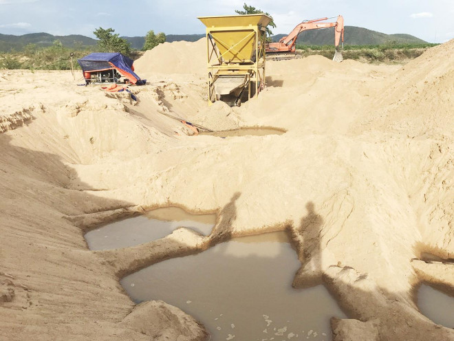 Sở Tài nguyên và Môi trường Gia Lai nghi ngờ có sự tiếp tay bao che để việc khai thác cát trái phép tại xã Chư Gu - ảnh Sở Tài nguyên và Môi trường cung cấp